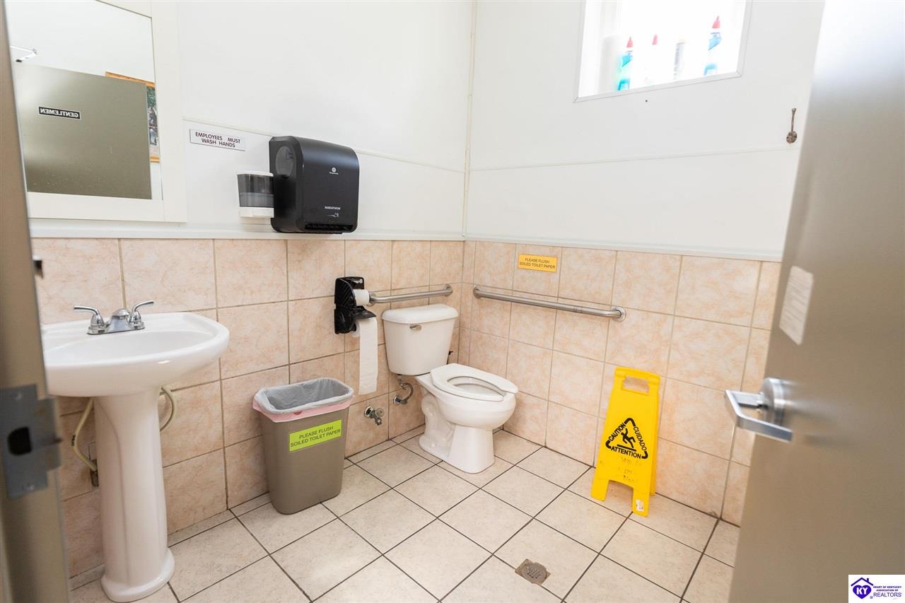 Listing Picture 4437 S Dixie Highway Glendale, KY 42740 MLS HK25003733