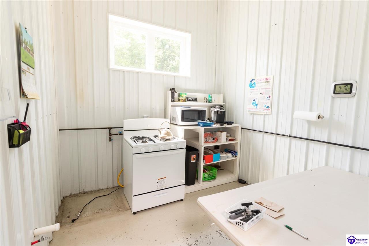 Listing Picture 4437 S Dixie Highway Glendale, KY 42740 MLS HK25003733