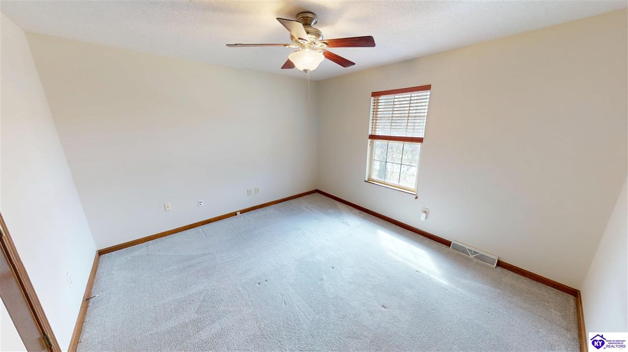 Listing Picture 226 Darrell Drive Elizabethtown, KY 42701 MLS HK25003790