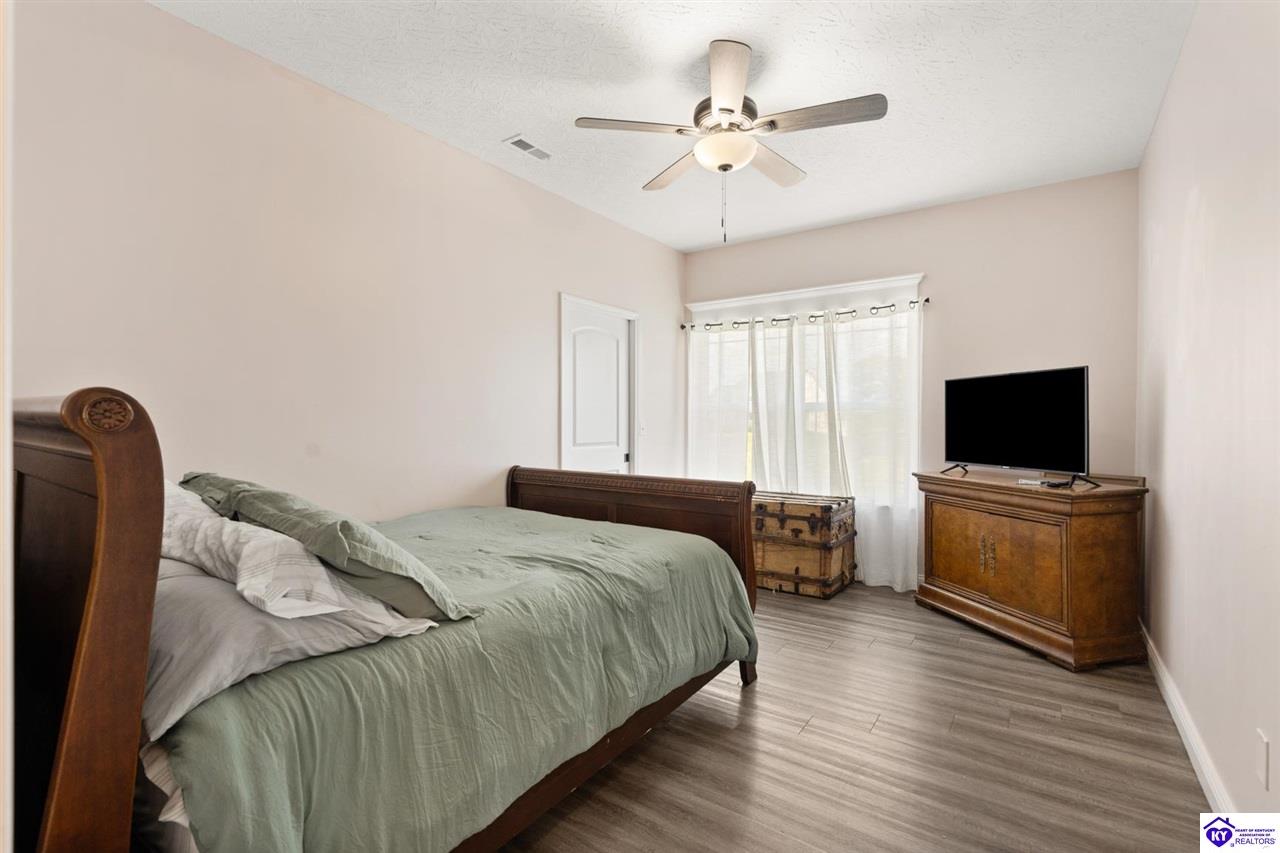 Listing Picture 548 House Lane Elizabethtown, KY 42701 MLS HK25003919