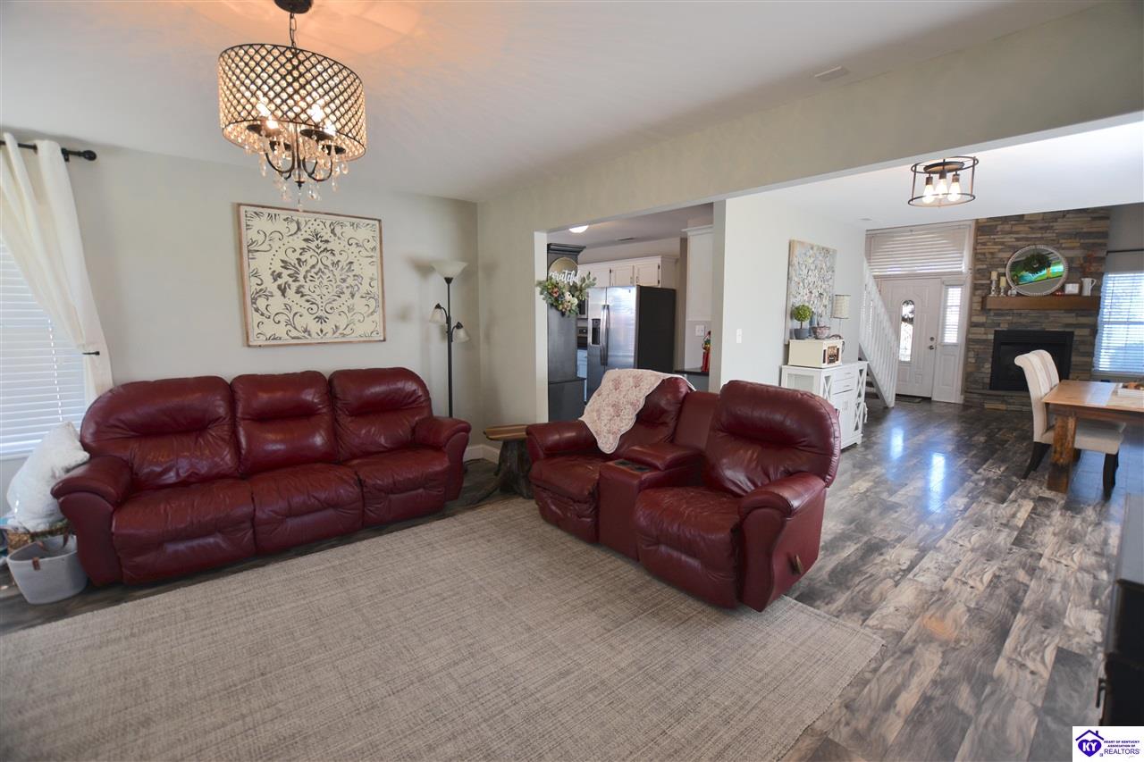 Listing Picture 507 Sunningdale Way Elizabethtown, KY 42701 MLS HK25003924