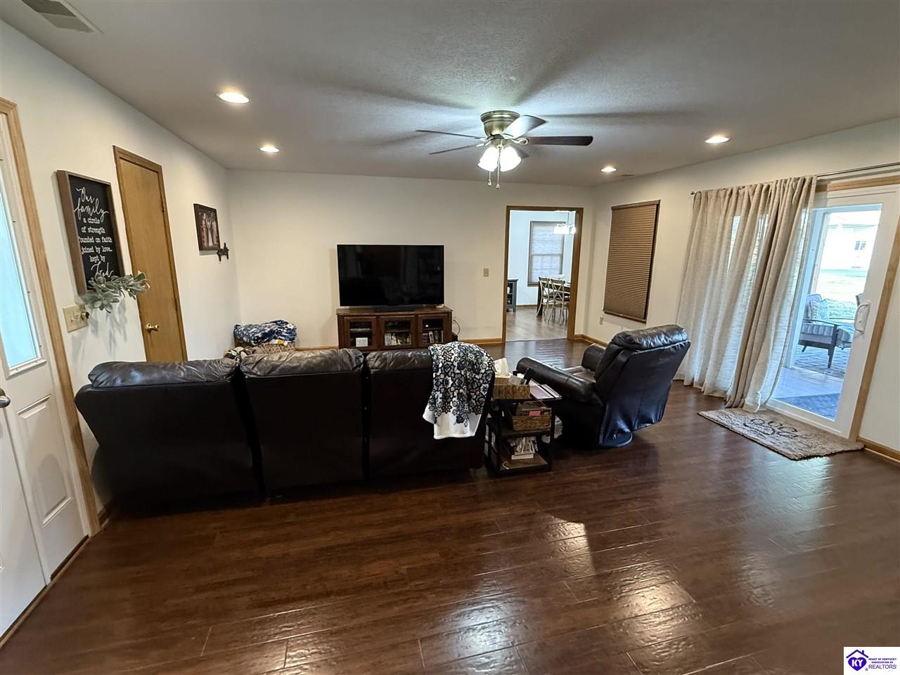 Listing Picture 200 Harman Drive Hodgenville, KY 42748 MLS HK25003949