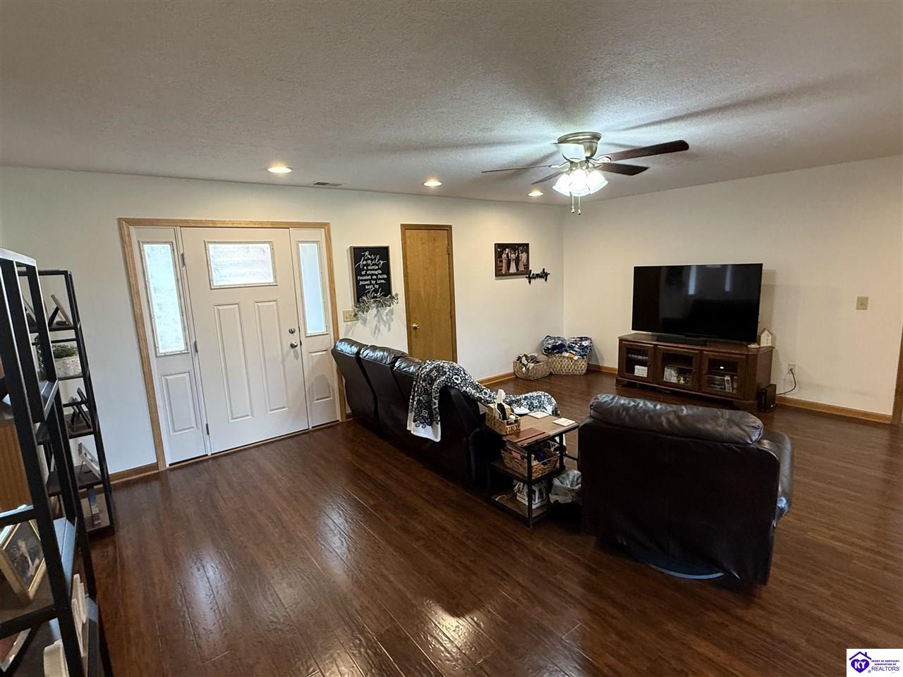 Listing Picture 200 Harman Drive Hodgenville, KY 42748 MLS HK25003949