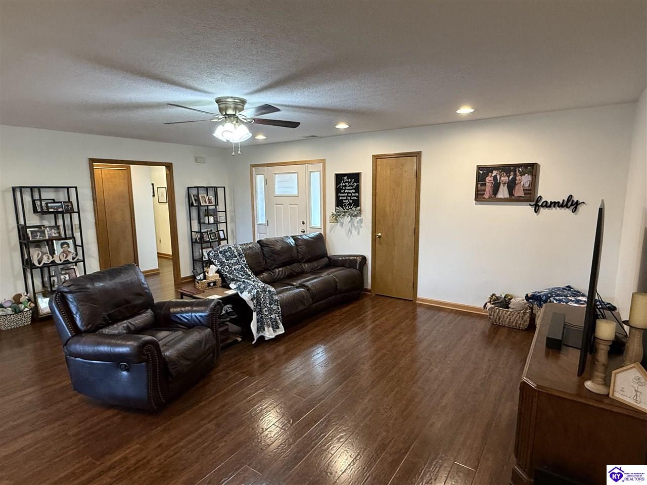 Listing Picture 200 Harman Drive Hodgenville, KY 42748 MLS HK25003949