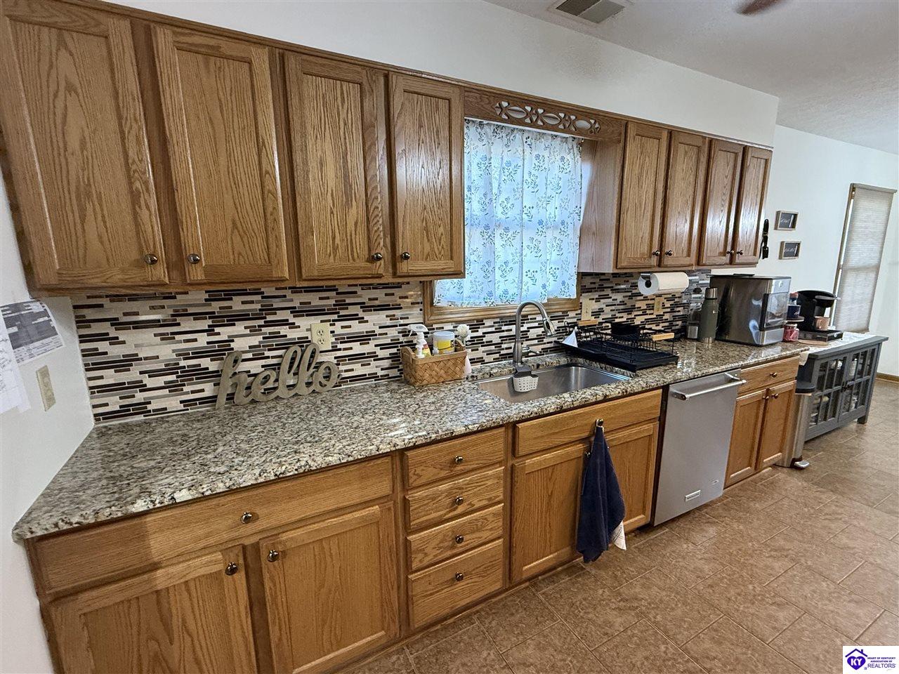 Listing Picture 200 Harman Drive Hodgenville, KY 42748 MLS HK25003949