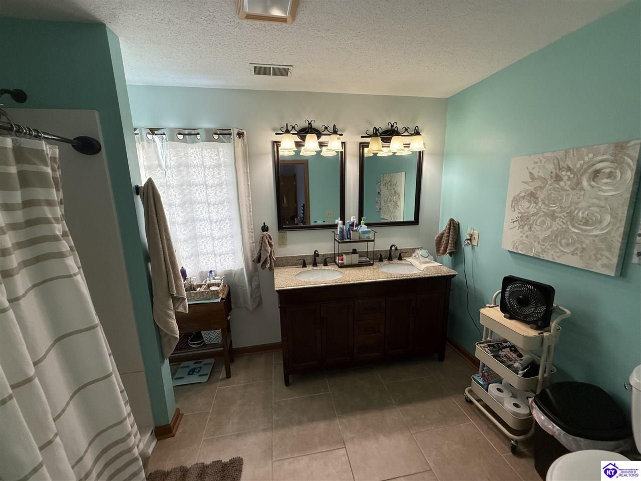 Listing Picture 200 Harman Drive Hodgenville, KY 42748 MLS HK25003949