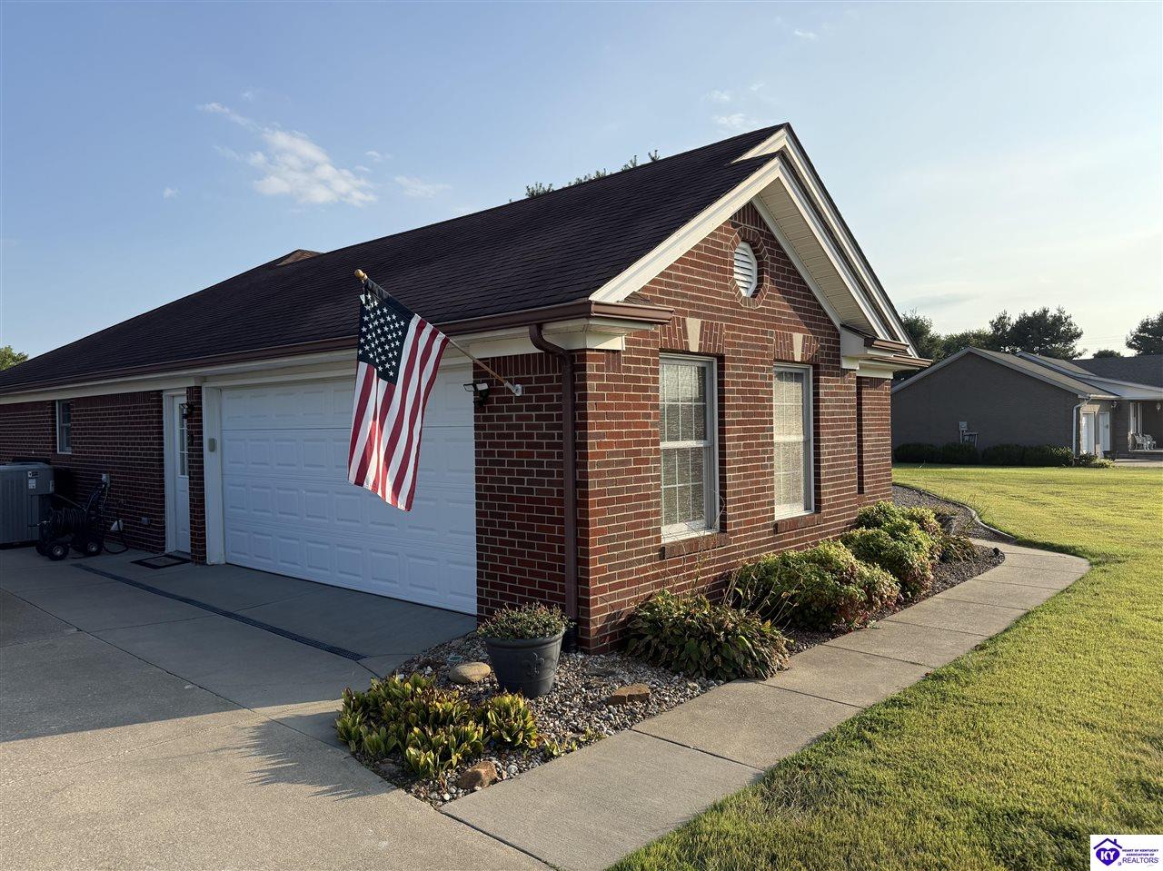 Listing Picture 200 Harman Drive Hodgenville, KY 42748 MLS HK25003949