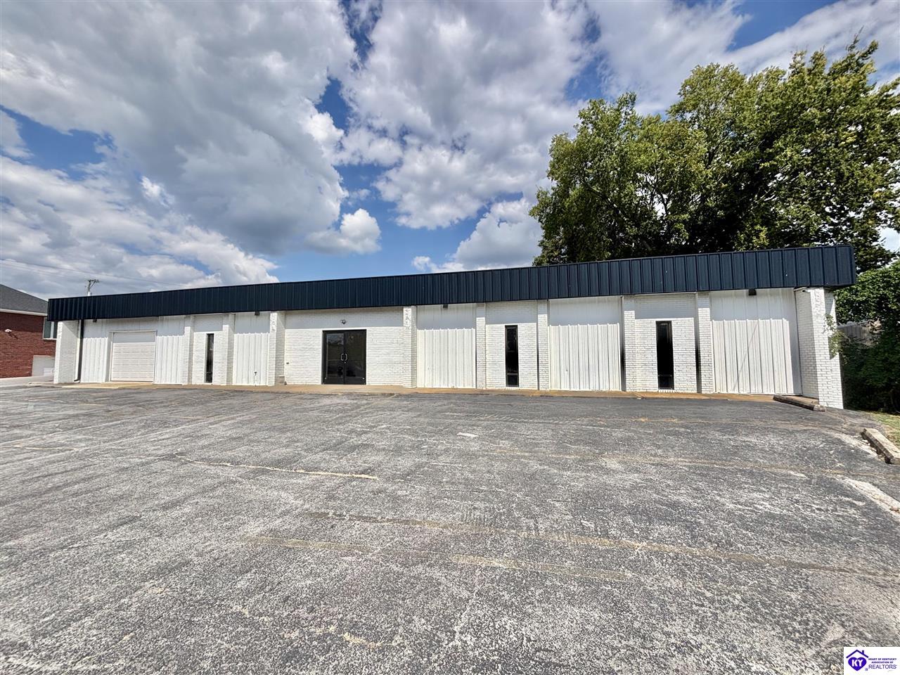 Listing Picture 116 S Columbia Avenue Campbellsville, KY 42718 MLS HK25003965