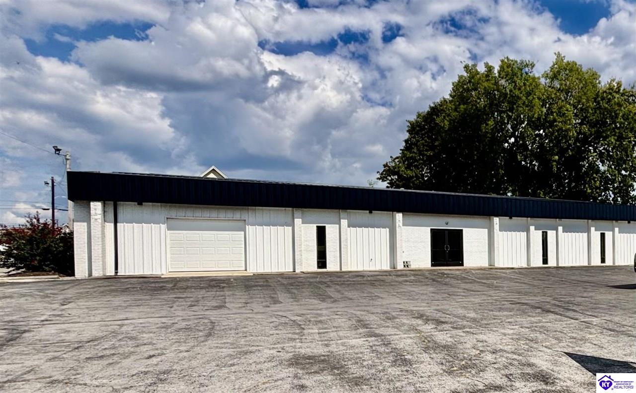 Listing Picture 116 S Columbia Avenue Campbellsville, KY 42718 MLS HK25003965