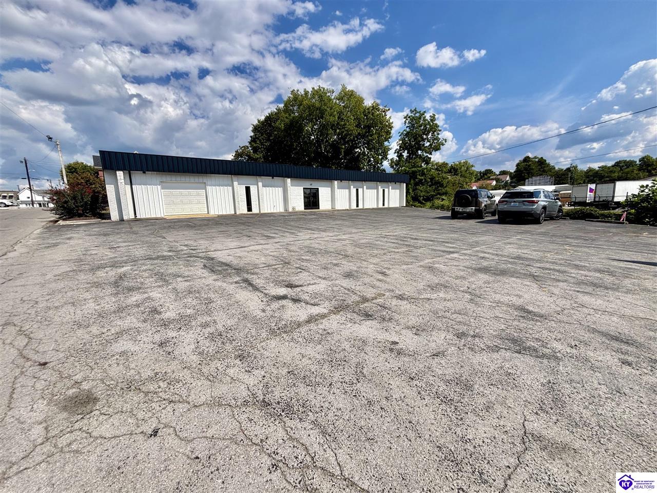 Listing Picture 116 S Columbia Avenue Campbellsville, KY 42718 MLS HK25003965