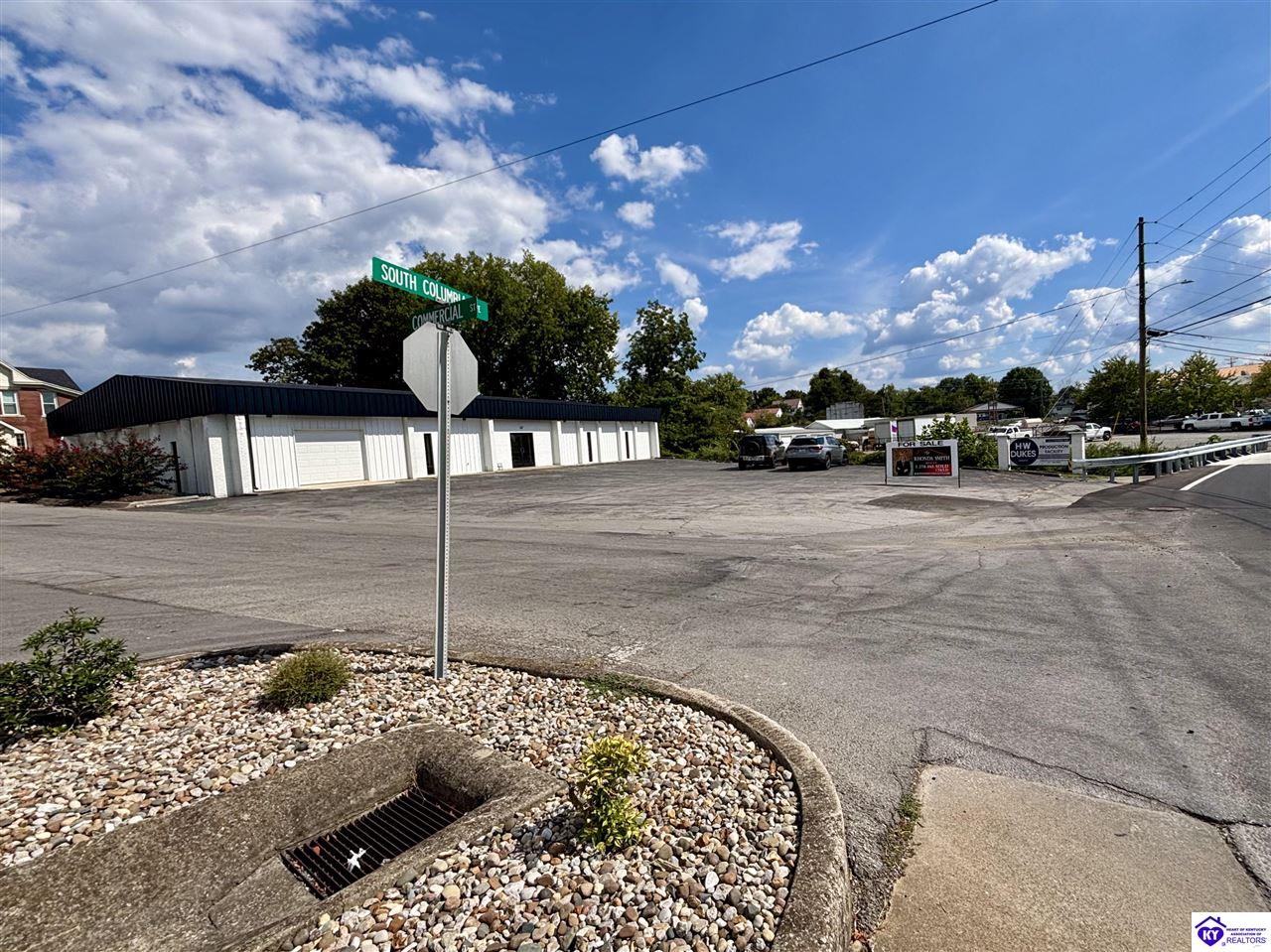 Listing Picture 116 S Columbia Avenue Campbellsville, KY 42718 MLS HK25003965