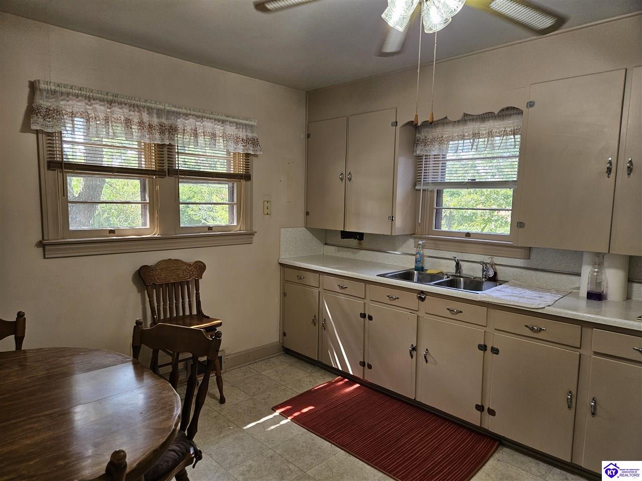 Listing Picture 626 N Miles Street Elizabethtown, KY 42701 MLS HK25004064