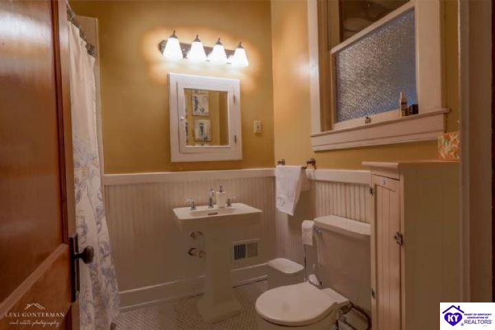 Listing Picture 2021 Boulevard Napoleon Court Louisville, KY 40205 MLS HK25004215