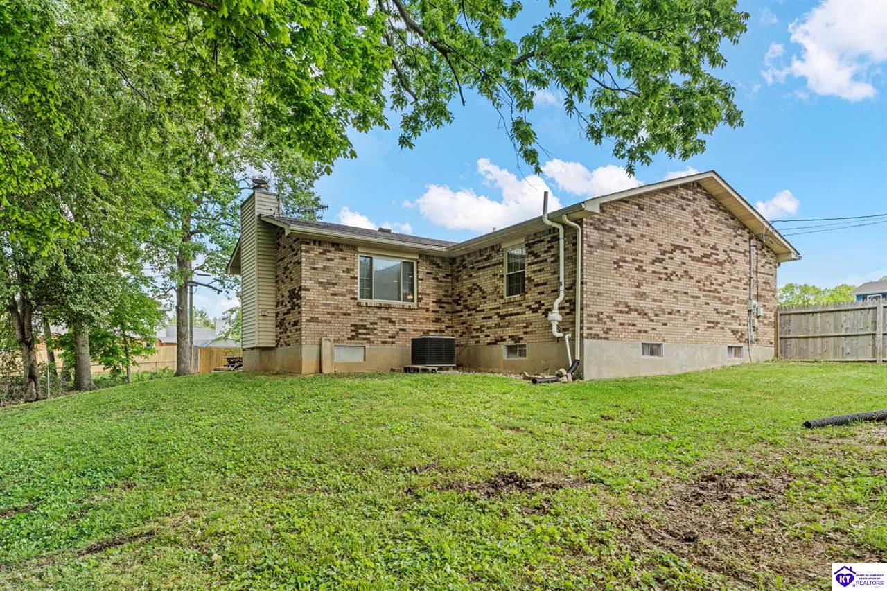 Listing Picture 806 Yates Drive Radcliff, KY 40160 MLS HK25004227