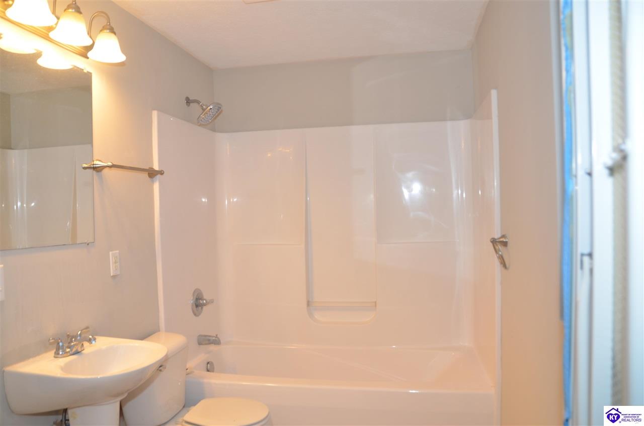 Listing Picture 208 Kathie Court Vine Grove, KY 40175 MLS HK25004321