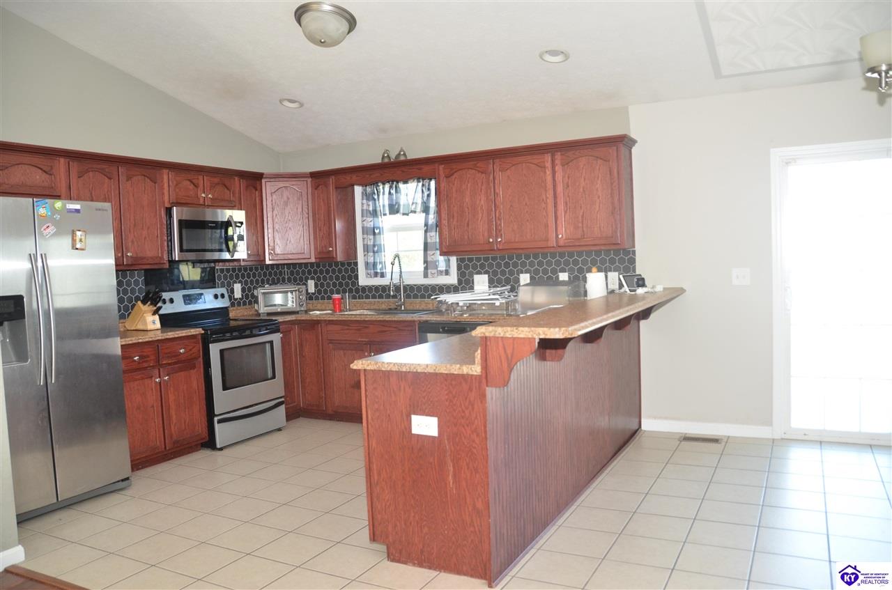 Listing Picture 208 Kathie Court Vine Grove, KY 40175 MLS HK25004321