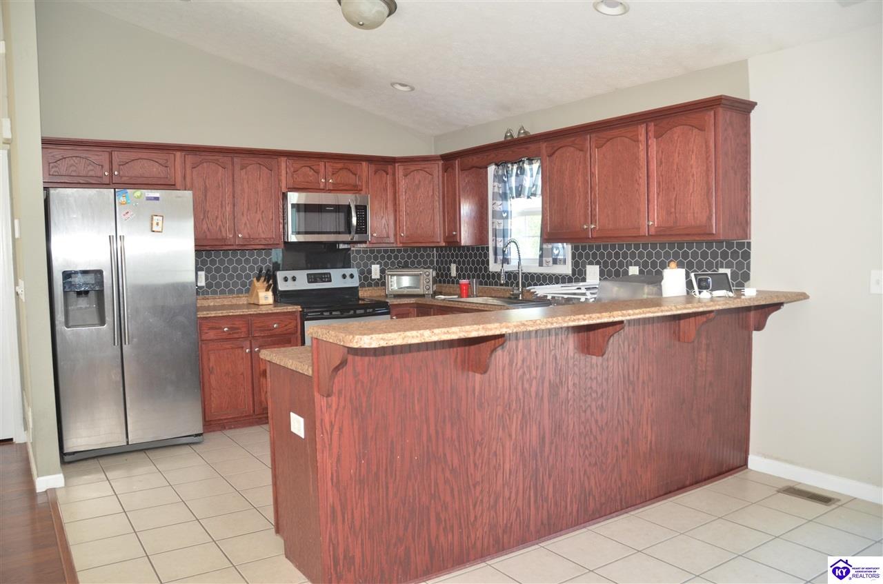 Listing Picture 208 Kathie Court Vine Grove, KY 40175 MLS HK25004321