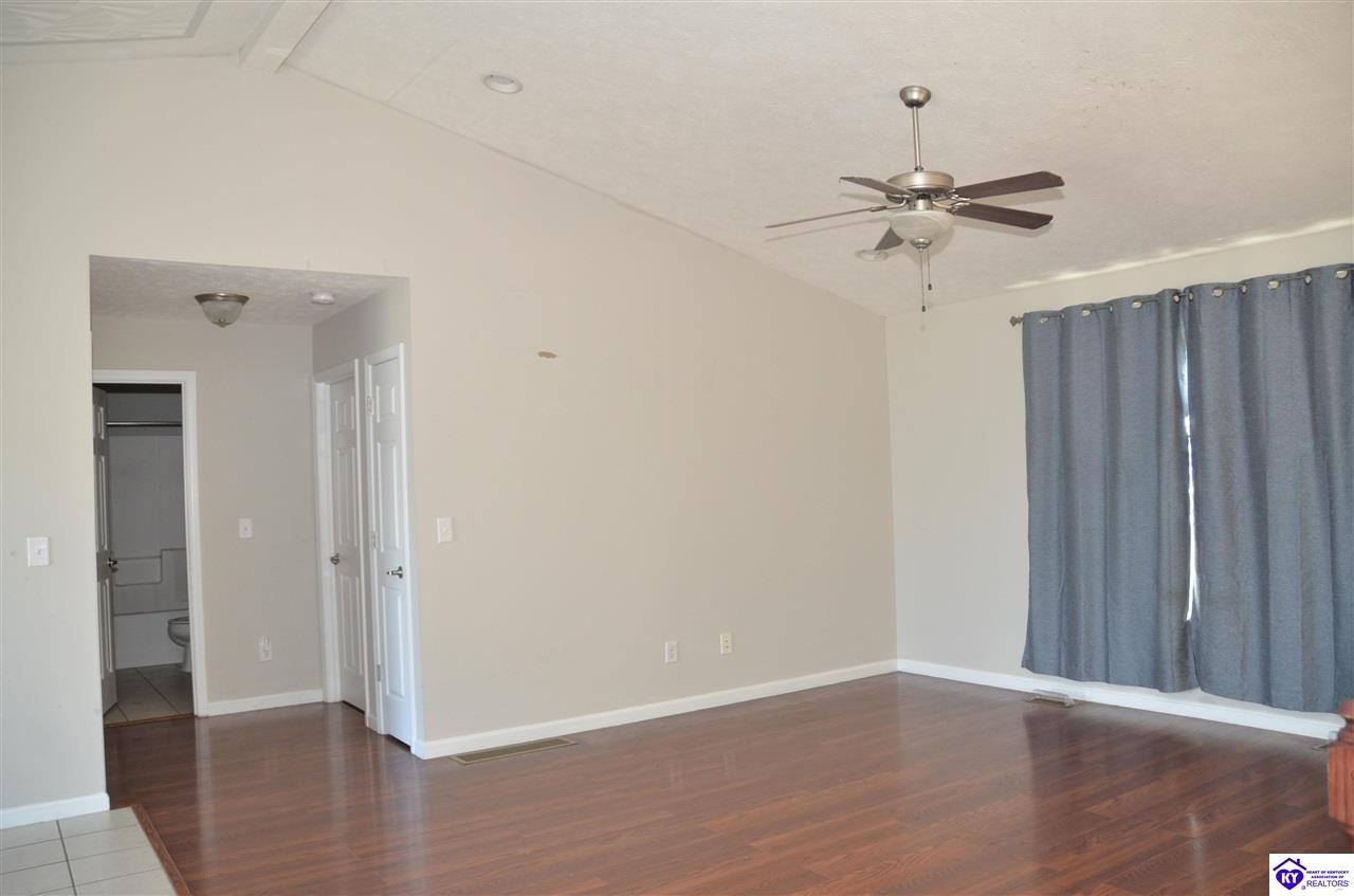 Listing Picture 208 Kathie Court Vine Grove, KY 40175 MLS HK25004321