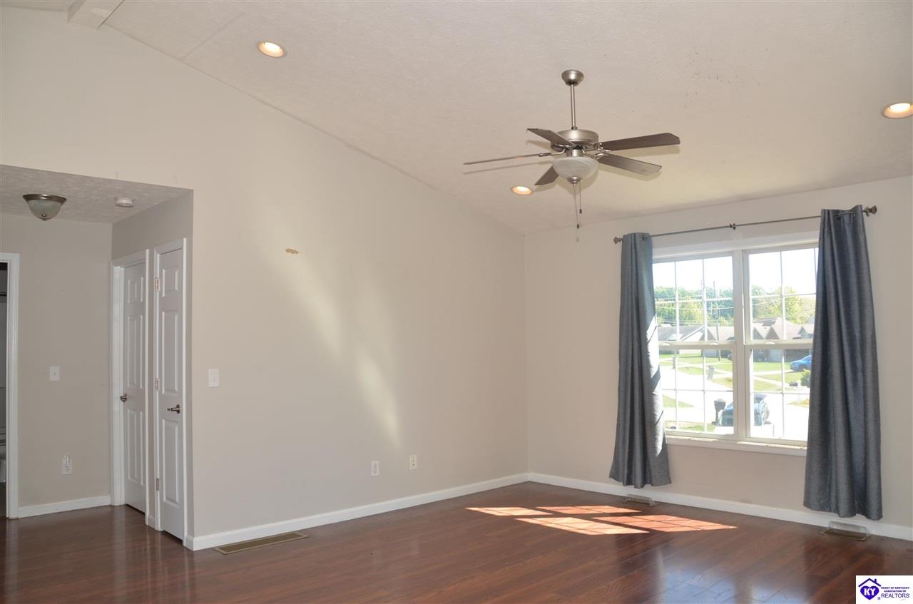Listing Picture 208 Kathie Court Vine Grove, KY 40175 MLS HK25004321