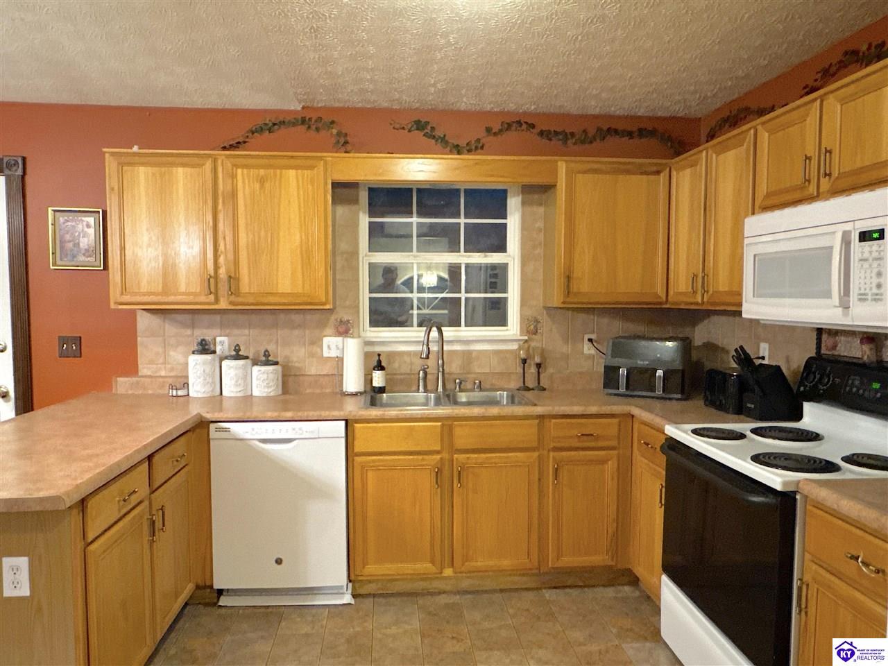 Listing Picture 108 Airport Road Vine Grove, KY 40175 MLS HK25004519