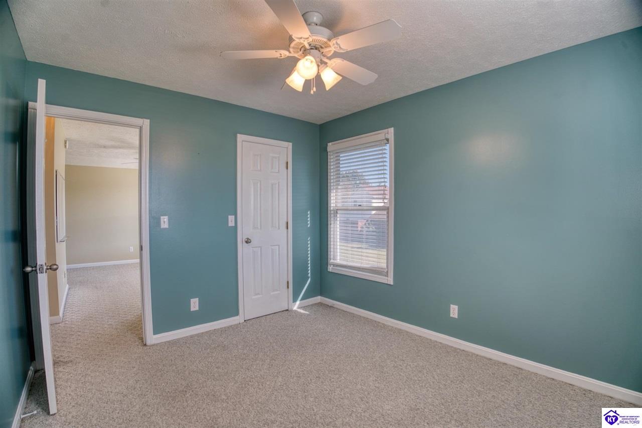 Listing Picture 524 Sunningdale Way Elizabethtown, KY 42701 MLS HK25004553