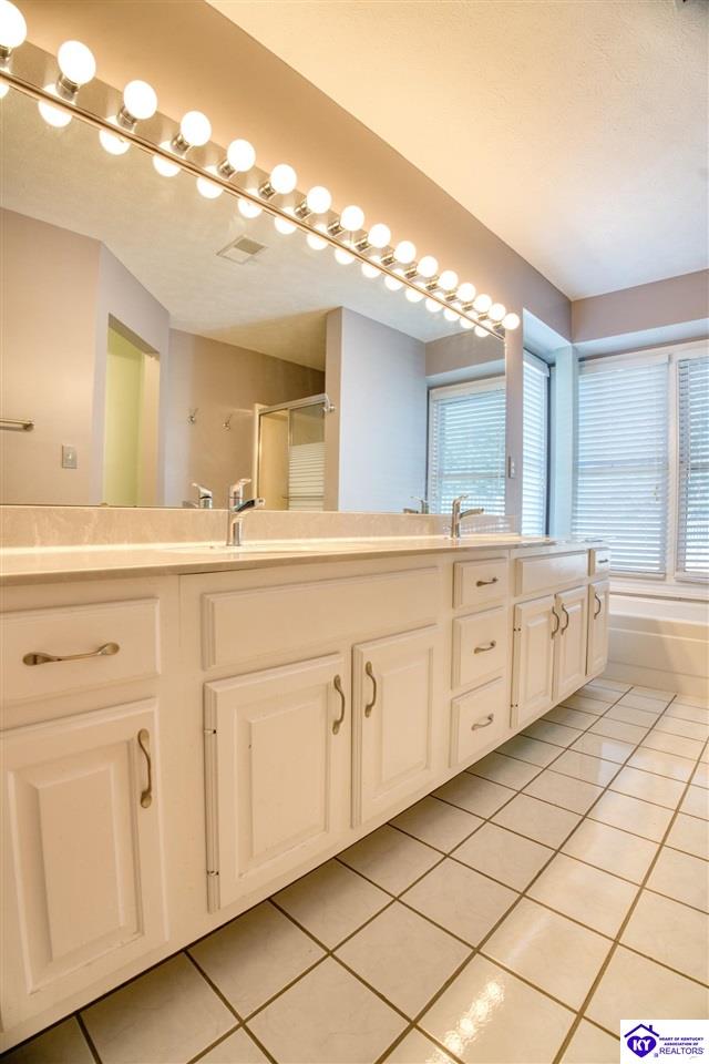 Listing Picture 524 Sunningdale Way Elizabethtown, KY 42701 MLS HK25004553