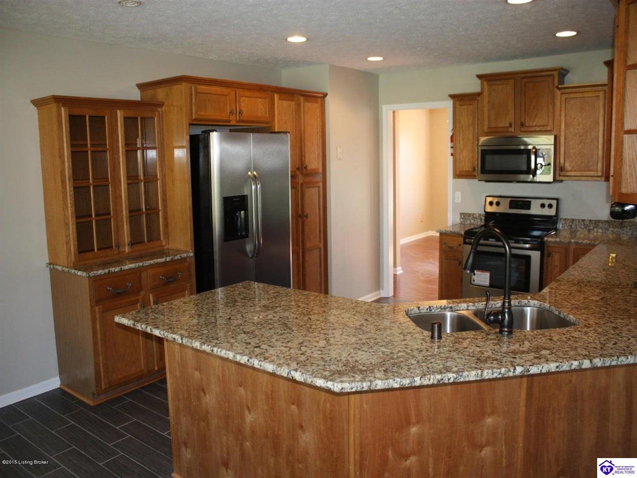 Listing Picture 219 Emmaus Circle Elizabethtown, KY 42701 MLS HK25004680