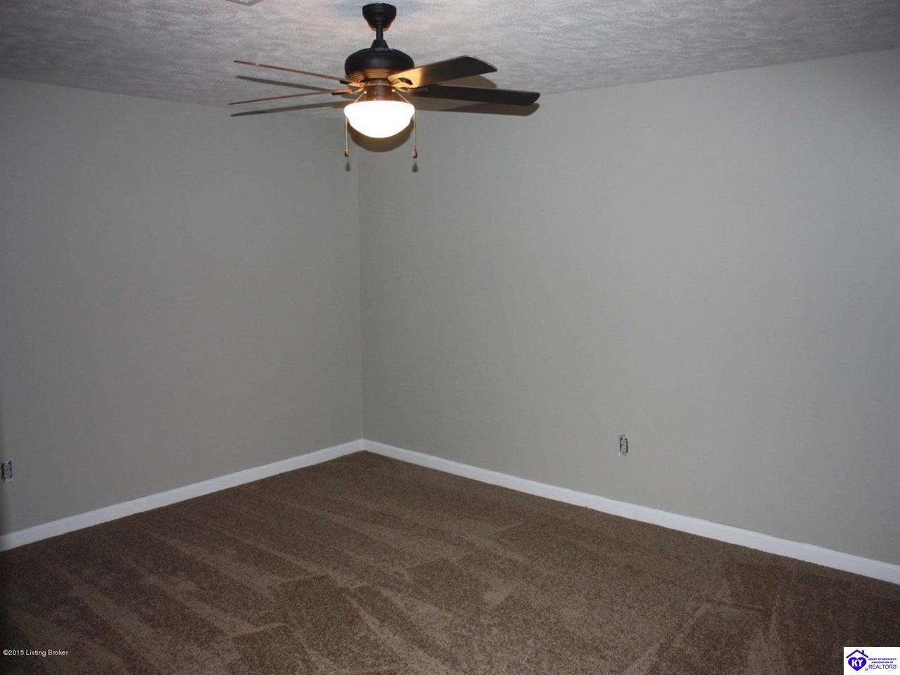 Listing Picture 219 Emmaus Circle Elizabethtown, KY 42701 MLS HK25004680