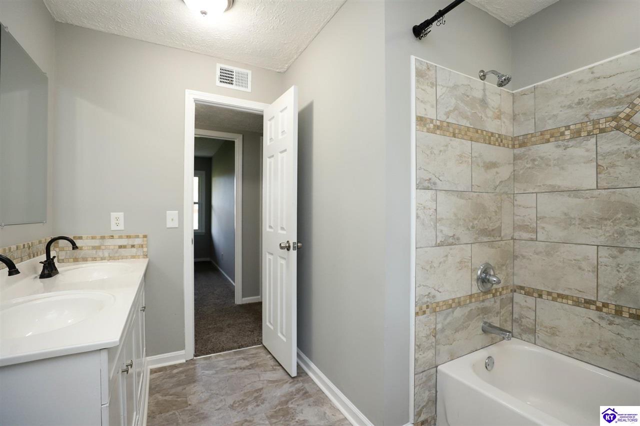 Listing Picture 113 E Tophill Terrace Elizabethtown, KY 42701 MLS HK25004698