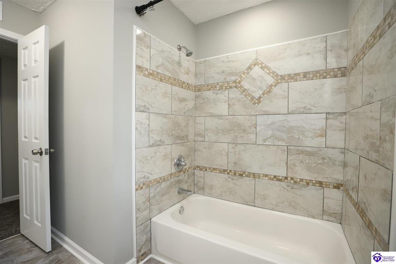 Listing Picture 113 E Tophill Terrace Elizabethtown, KY 42701 MLS HK25004698