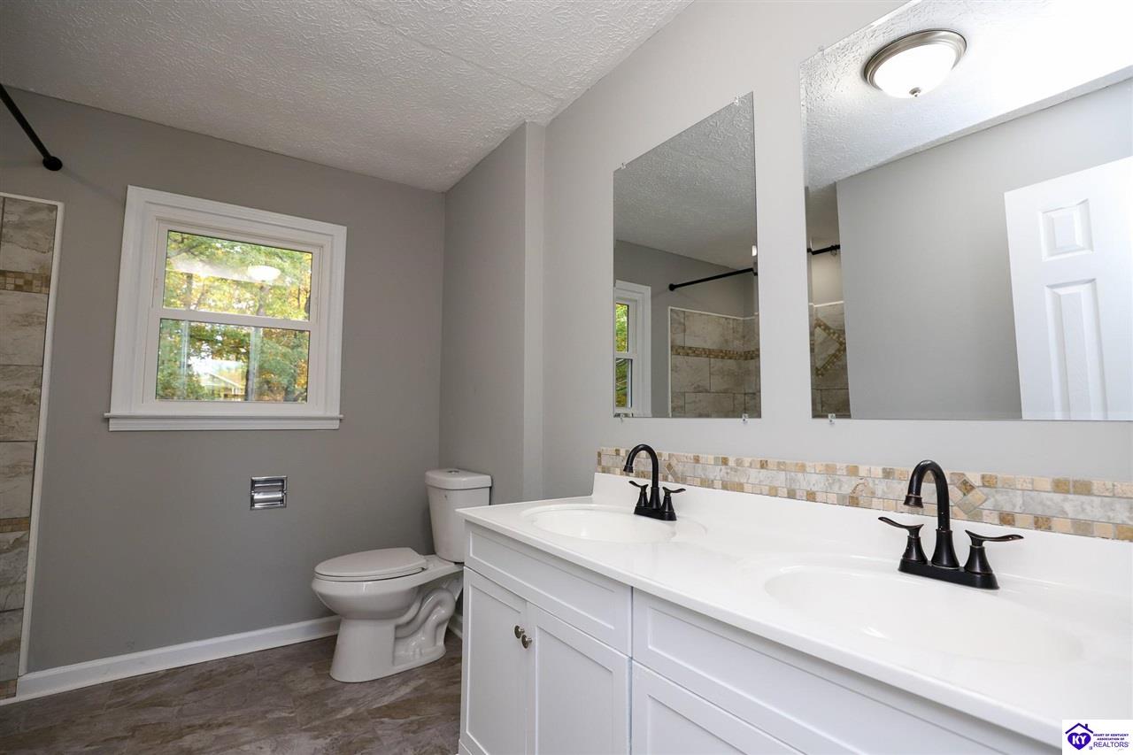 Listing Picture 113 E Tophill Terrace Elizabethtown, KY 42701 MLS HK25004698