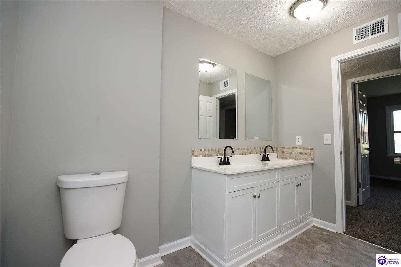 Listing Picture 113 E Tophill Terrace Elizabethtown, KY 42701 MLS HK25004698