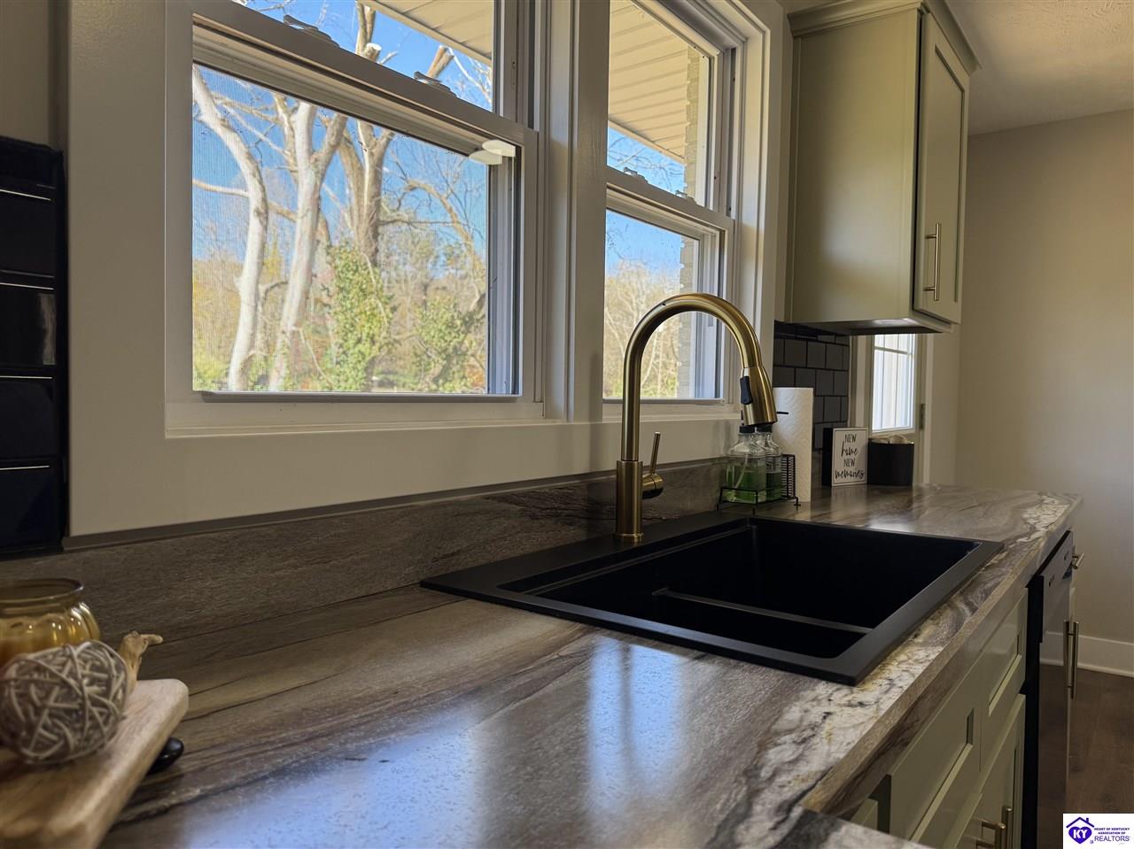 Listing Picture 1825 N Main Street Munfordville, KY 42765 MLS HK25004711