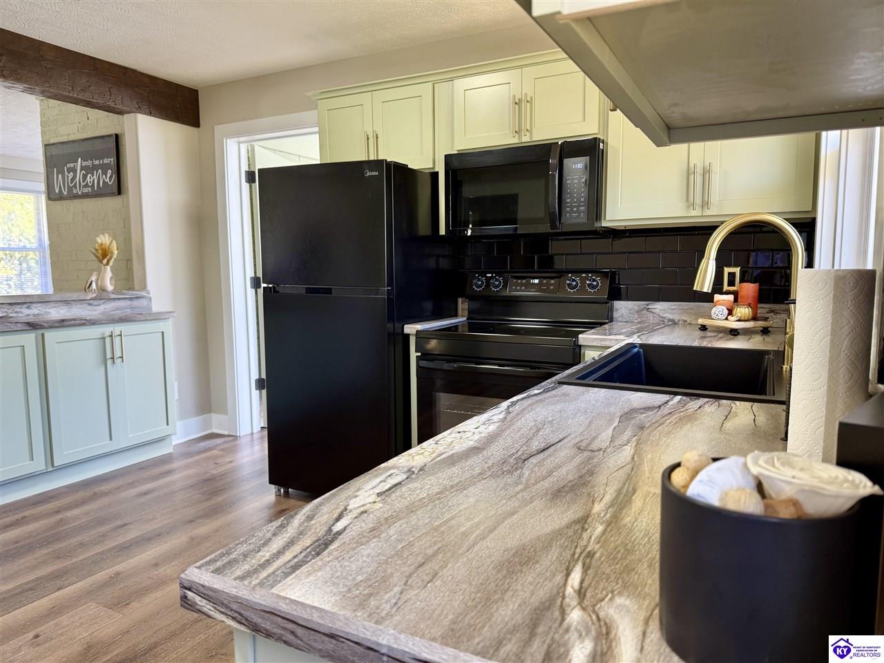 Listing Picture 1825 N Main Street Munfordville, KY 42765 MLS HK25004711