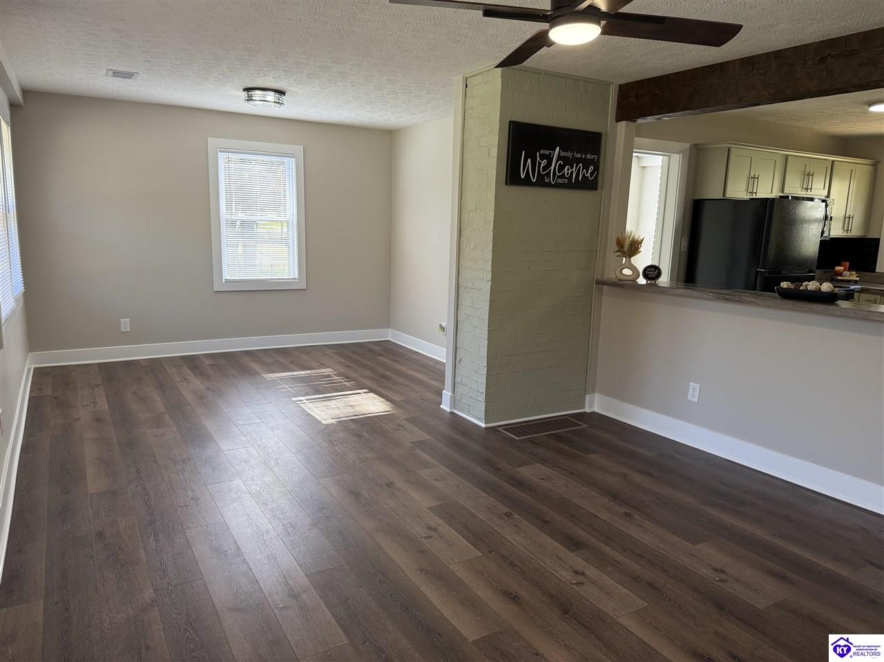 Listing Picture 1825 N Main Street Munfordville, KY 42765 MLS HK25004711