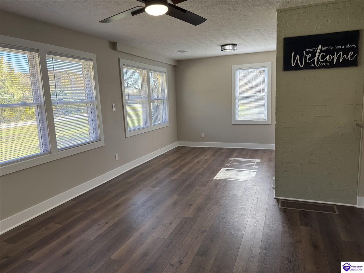 Listing Picture 1825 N Main Street Munfordville, KY 42765 MLS HK25004711