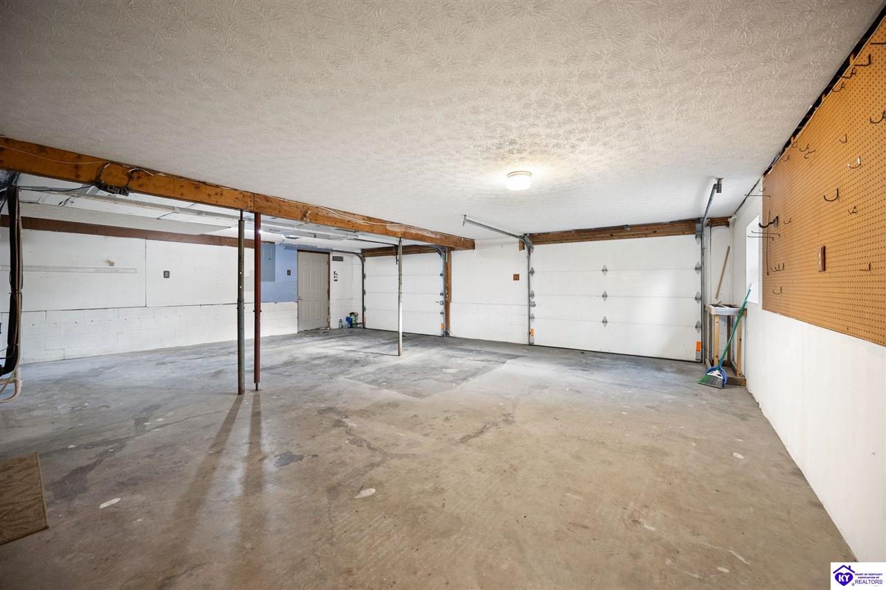 Listing Picture 929 Hickory Drive Vine Grove, KY 40175 MLS HK25004733
