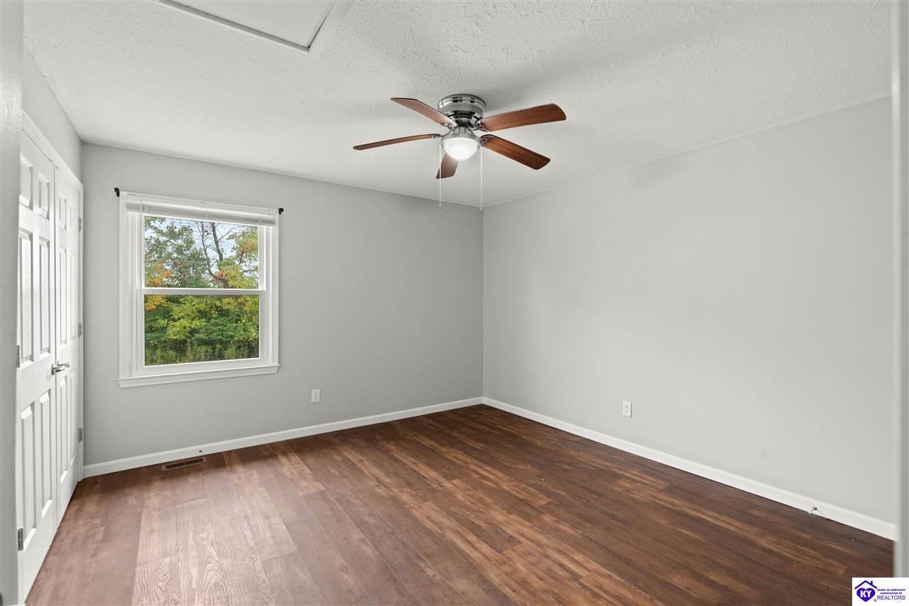 Listing Picture 1025 Colonial Drive Elizabethtown, KY 42701 MLS HK25004869