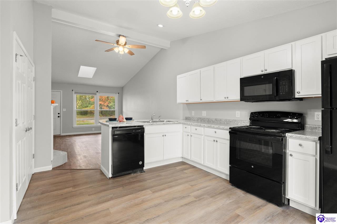 Listing Picture 1025 Colonial Drive Elizabethtown, KY 42701 MLS HK25004869