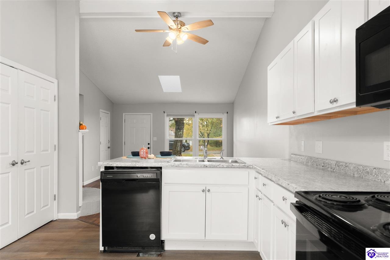 Listing Picture 1025 Colonial Drive Elizabethtown, KY 42701 MLS HK25004869