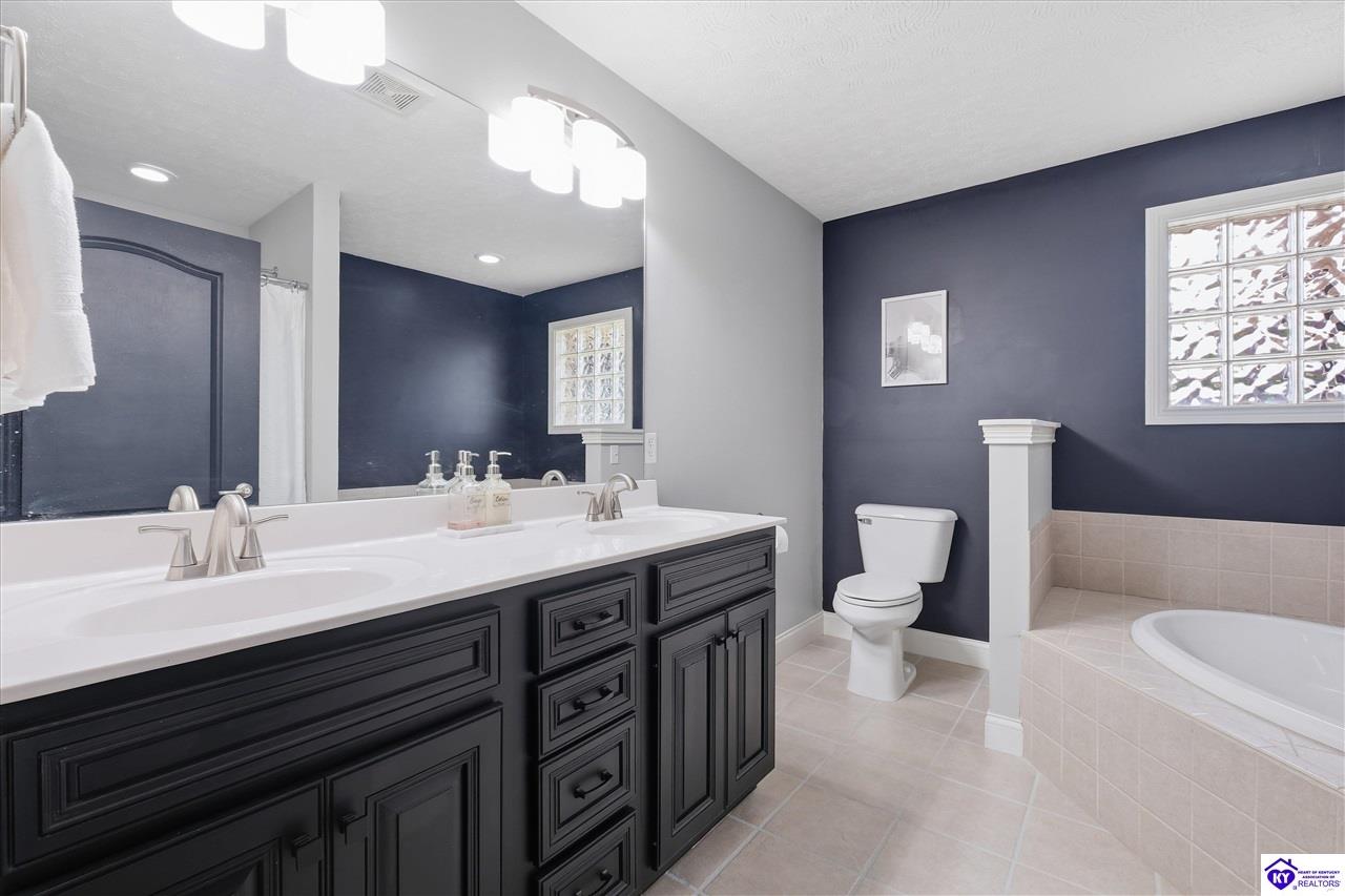 Listing Picture 421 E Woodlake Circle Mount Washington, KY 40047 MLS HK25004939