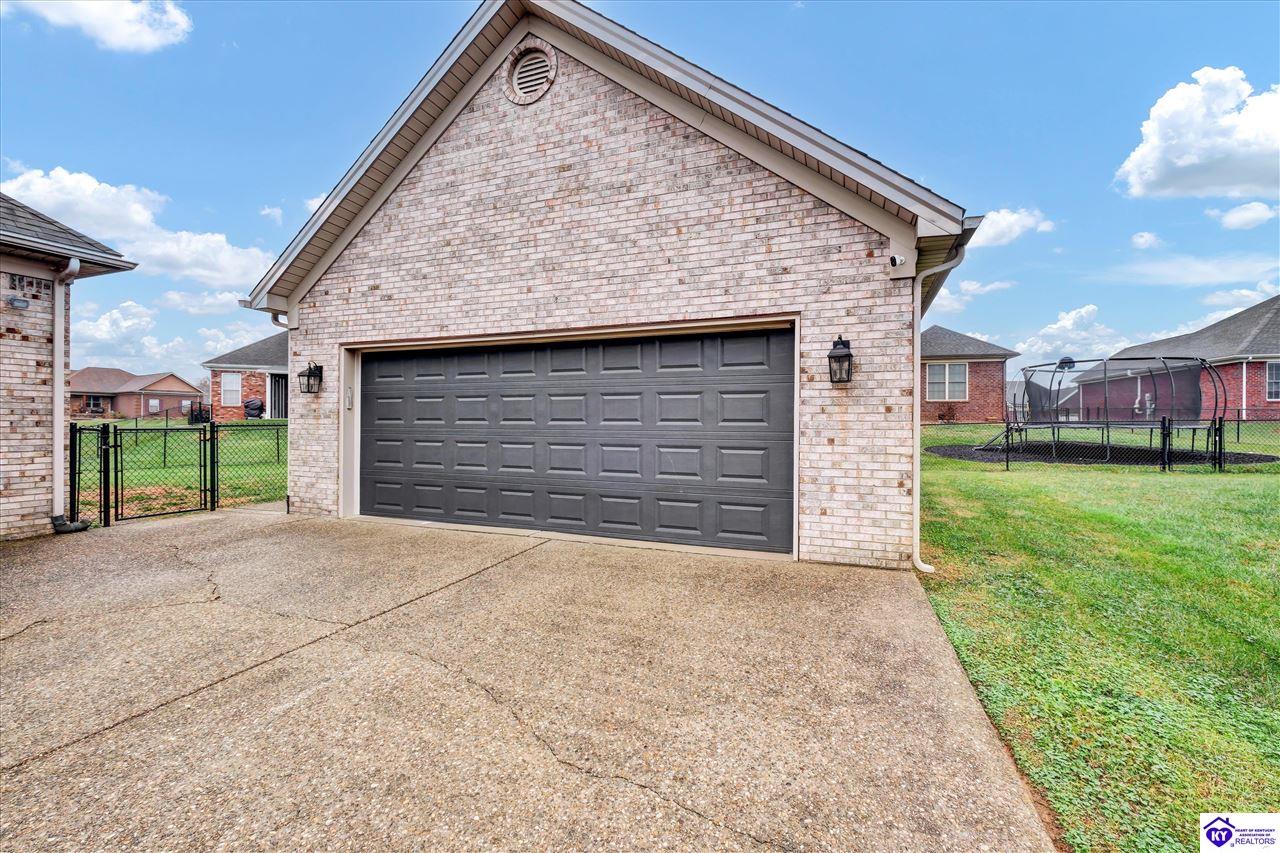 Listing Picture 421 E Woodlake Circle Mount Washington, KY 40047 MLS HK25004939