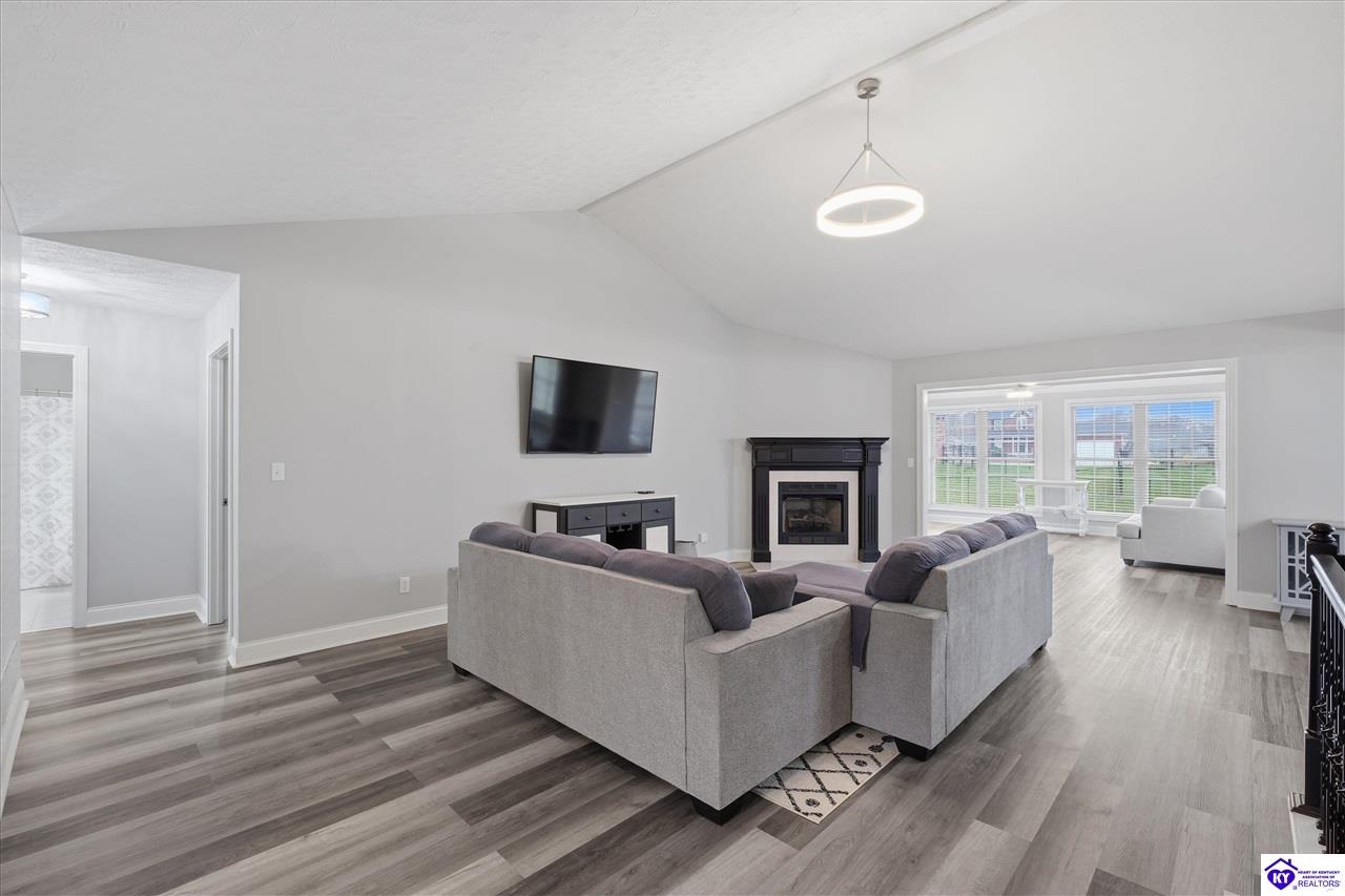 Listing Picture 421 E Woodlake Circle Mount Washington, KY 40047 MLS HK25004939