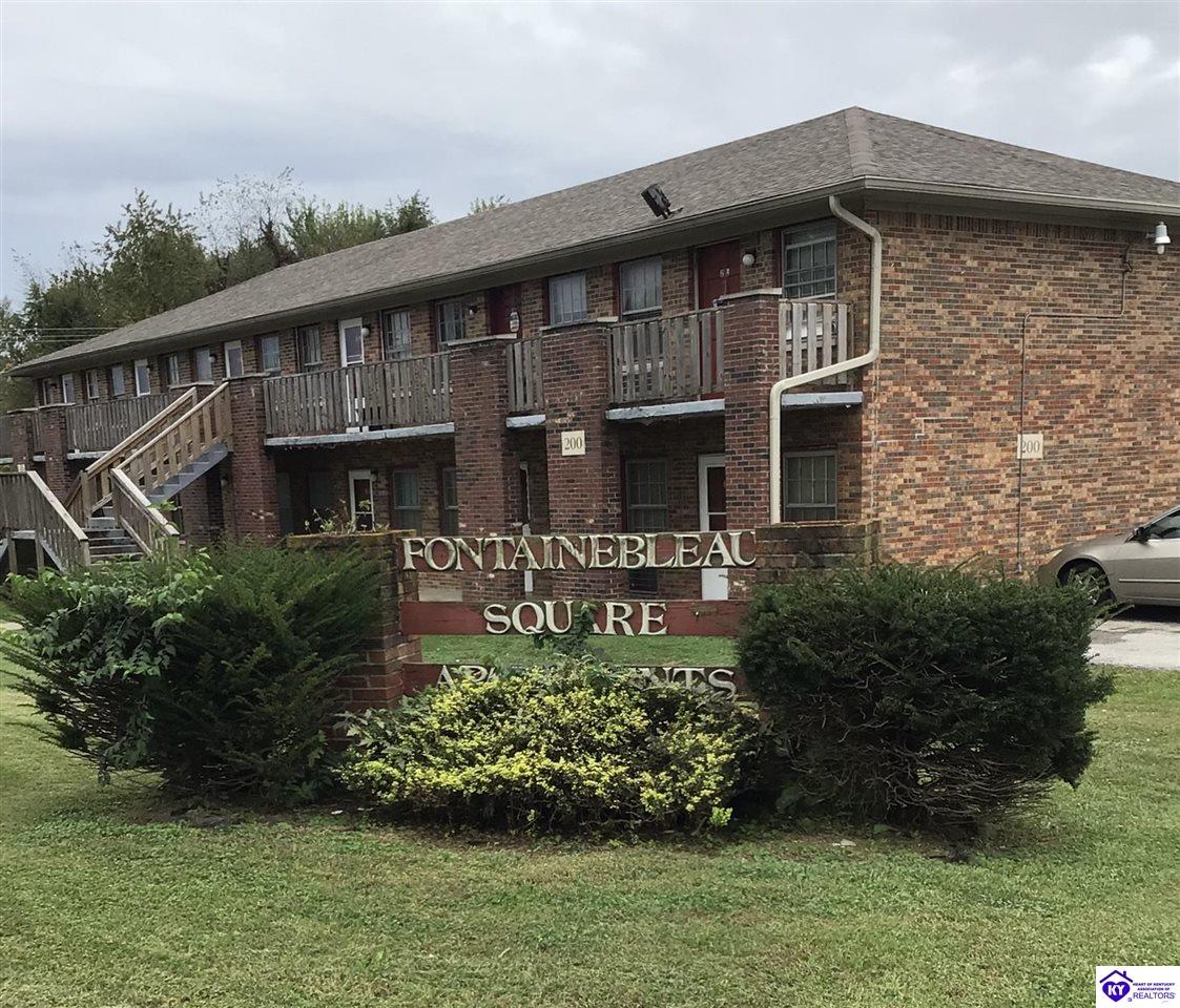 Listing Picture 200 300 400 500 Hickory Drive Elizabethtown, KY 42701 MLS HK25004989