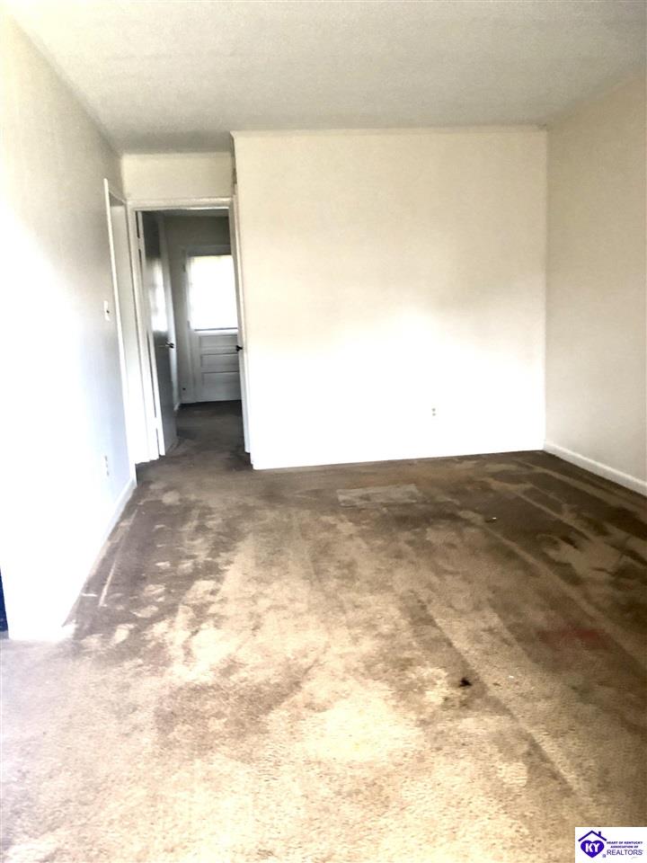 Listing Picture 200 300 400 500 Hickory Drive Elizabethtown, KY 42701 MLS HK25004989