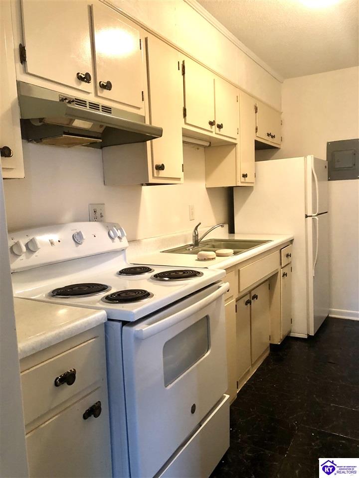 Listing Picture 200 300 400 500 Hickory Drive Elizabethtown, KY 42701 MLS HK25004989