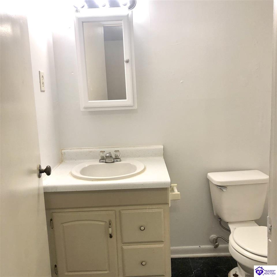 Listing Picture 200 300 400 500 Hickory Drive Elizabethtown, KY 42701 MLS HK25004989