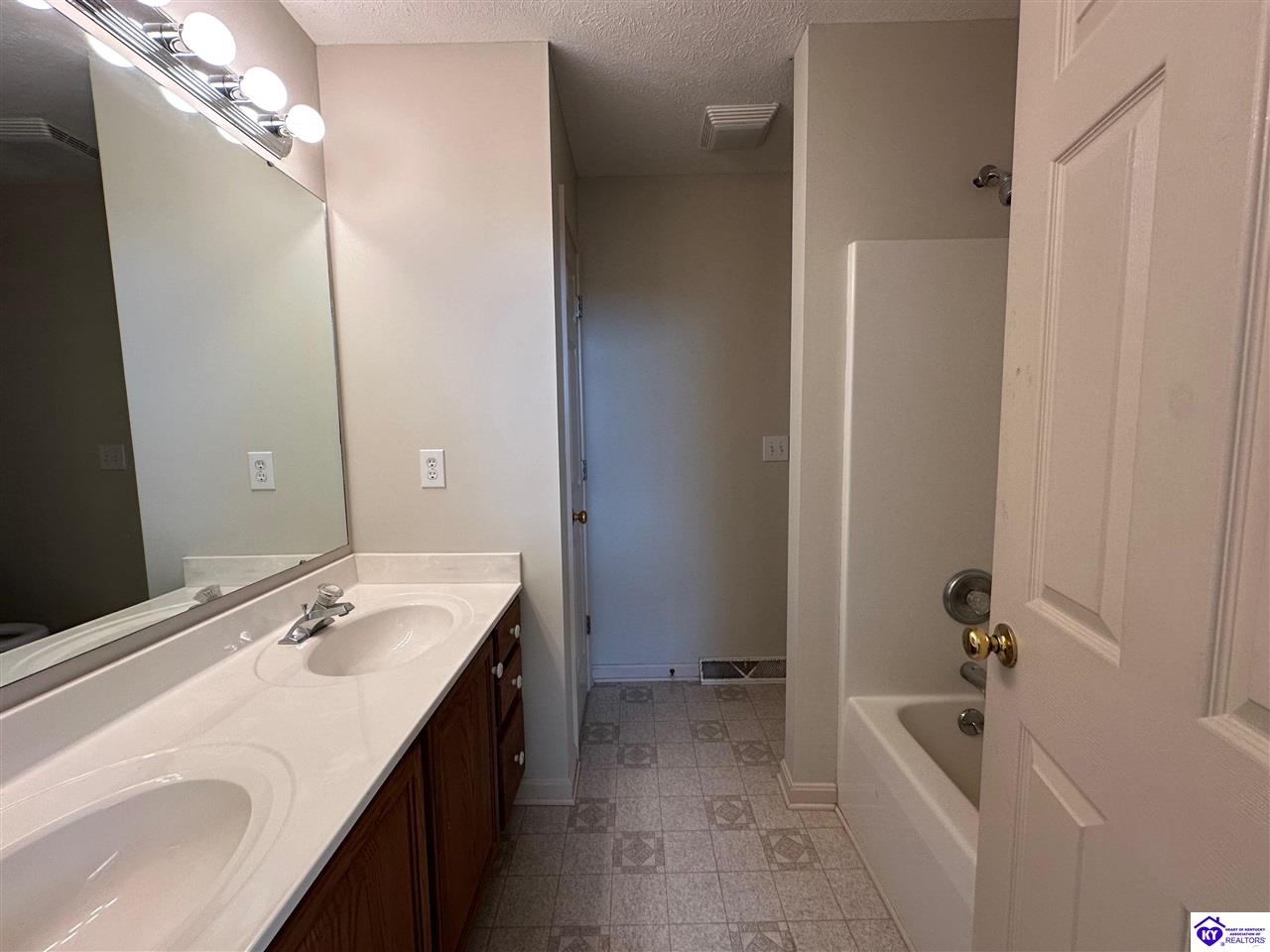 Listing Picture 11 Bear Oak Court Cecilia, KY 42724 MLS HK25005022