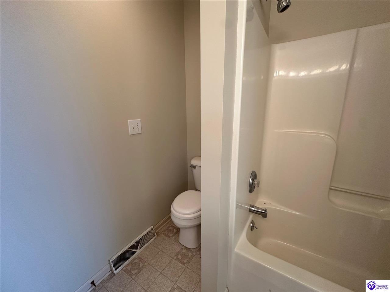 Listing Picture 11 Bear Oak Court Cecilia, KY 42724 MLS HK25005022