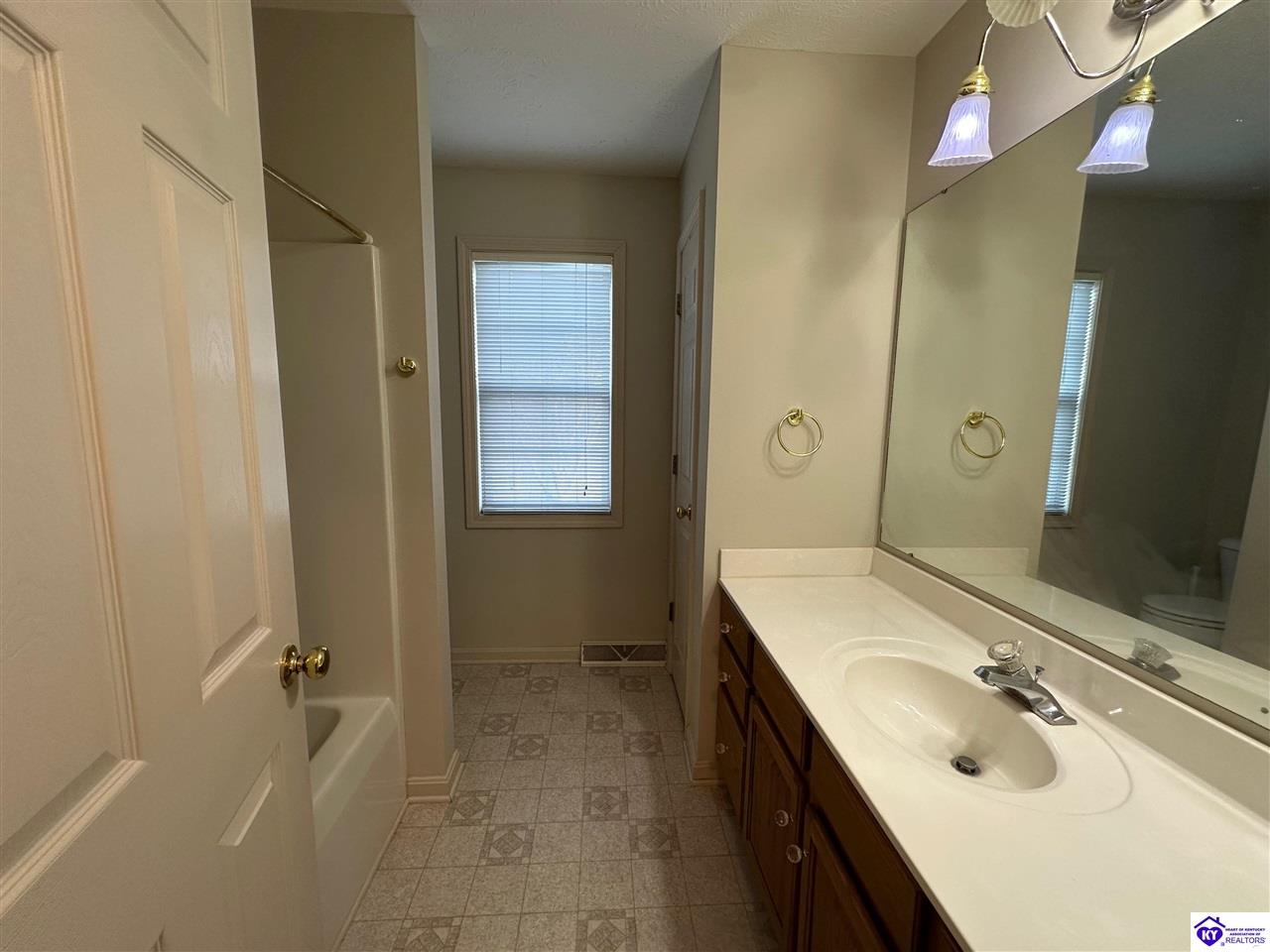 Listing Picture 11 Bear Oak Court Cecilia, KY 42724 MLS HK25005022